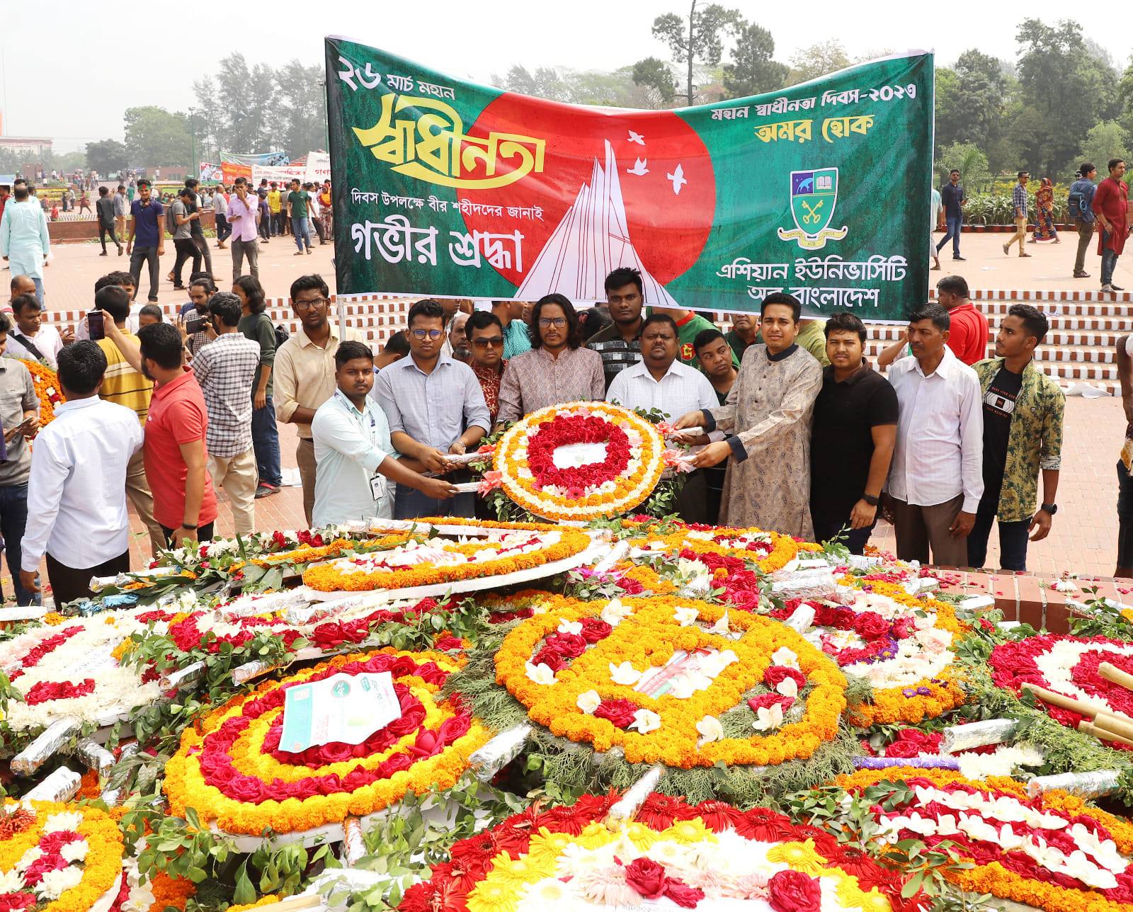 মহান স্বাধীনতা দিবসে জাতির বীর সন্তানদের প্রতি জাতীয় স্মৃতিসৌধে শ্রদ্ধার্ঘ অর্পন