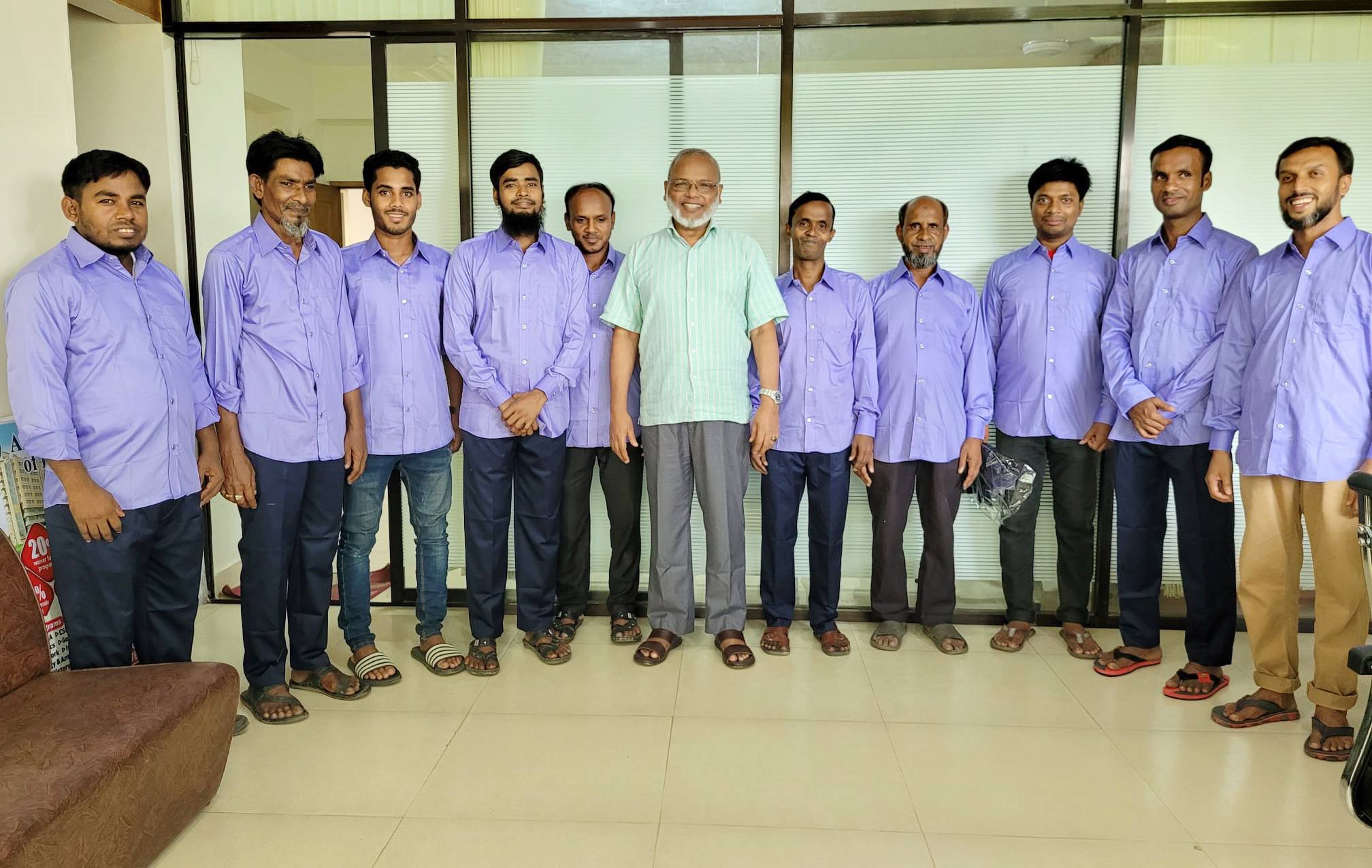 এশিয়ান ইউনিভার্সিটি অব বাংলাদেশ এর এমএলএসএস ও ড্রাইভারদেরকে এইউবি কর্তৃপক্ষ কর্তৃক নতুন পোশাক প্রদান। পোশাক প্রদান করেন ইমেরিটাস প্রফেসর ড. শাহজাহান খান, উপাচার্য, এইউবি। #AUB