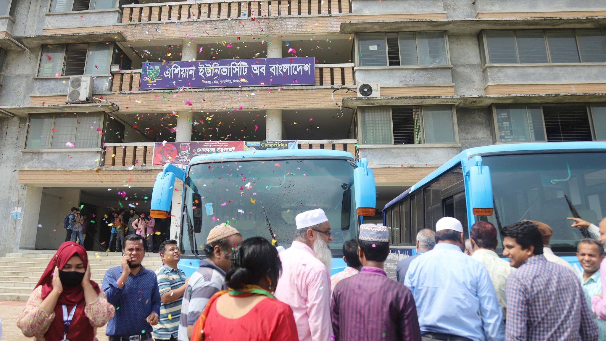 এইউবি ট্রান্সপোর্ট পুলে নতুন দু'টি বাসের শুভ উদ্বোধন করা হলো...