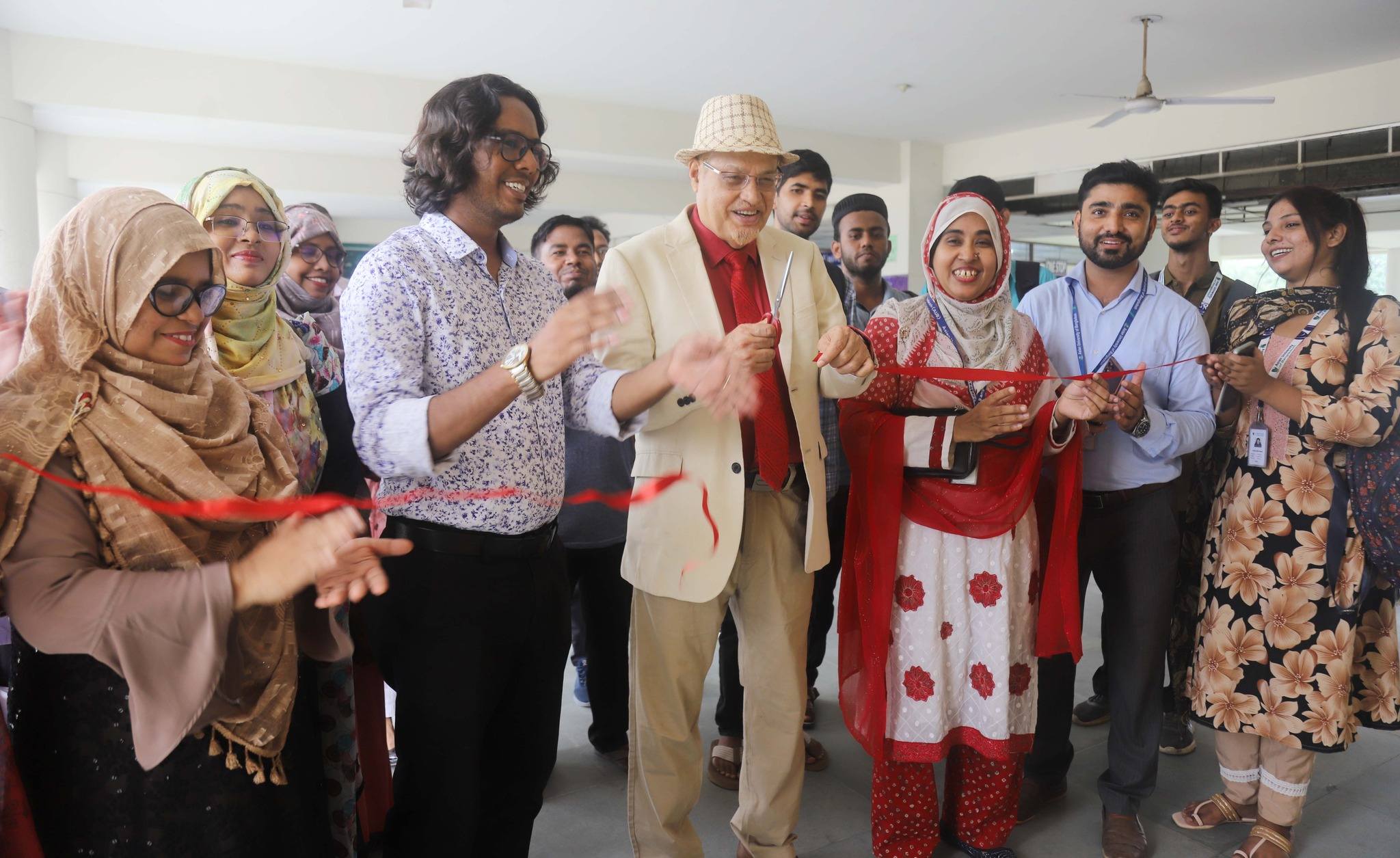 অর্থনীতি বিভাগের দেয়াল পত্রিকা ‘‘ইকোপিডিয়া’’ শুভ উদ্বোধন।