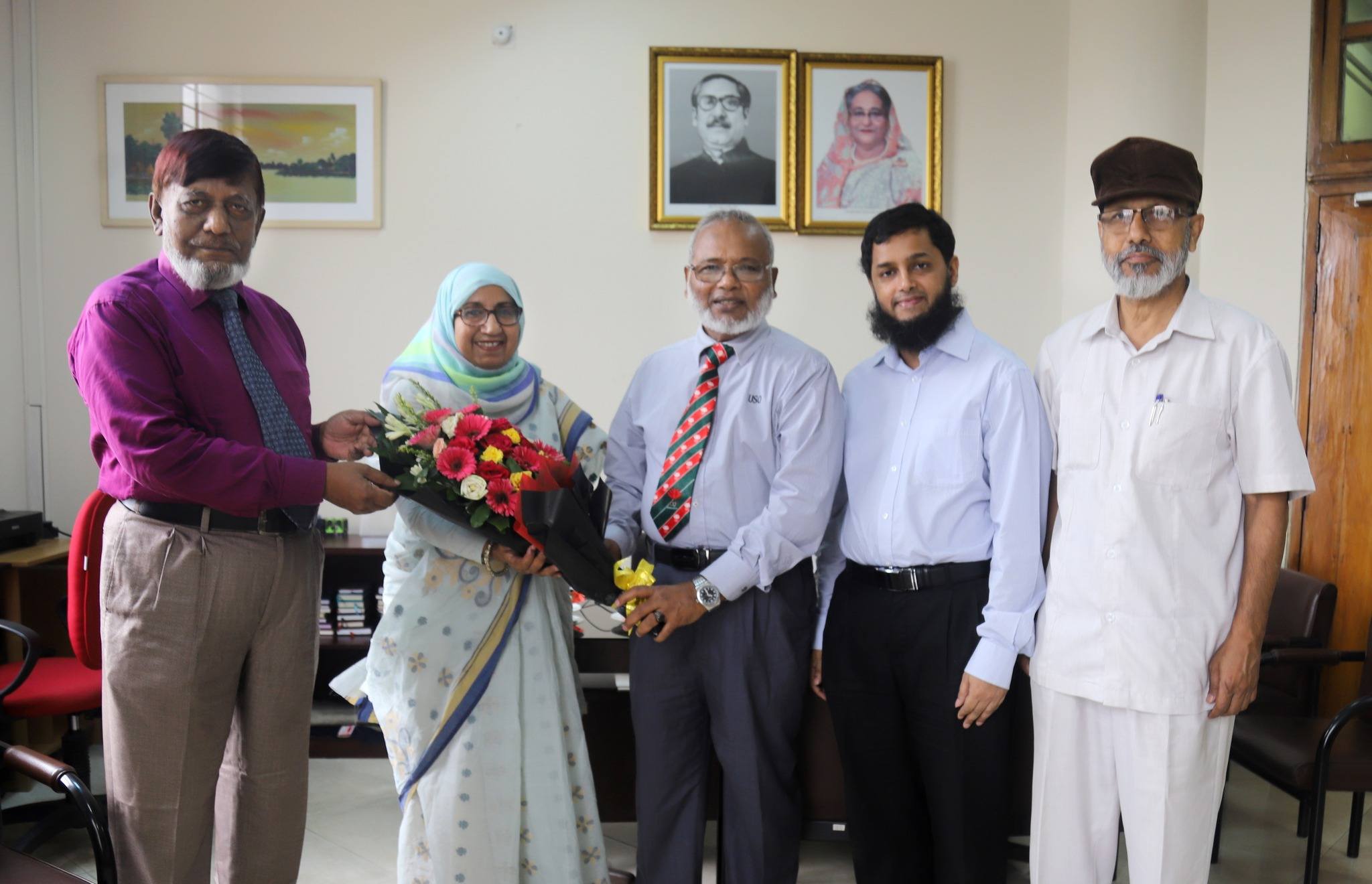 ইউজিসি’র নতুন সদস্য ড. হাসিনা খান এর সাথে এইউবি প্রতিনিধি দলের সৌজন্য সাক্ষাৎ।