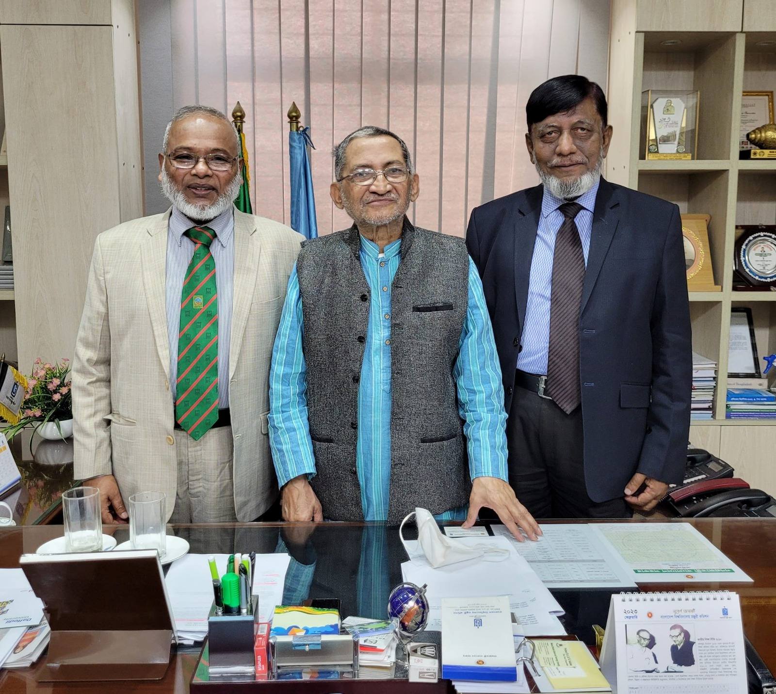 ইউজিসি চেয়ারম্যানের সাথে এইউবি উপাচার্যের সৌজন্য সাক্ষাত